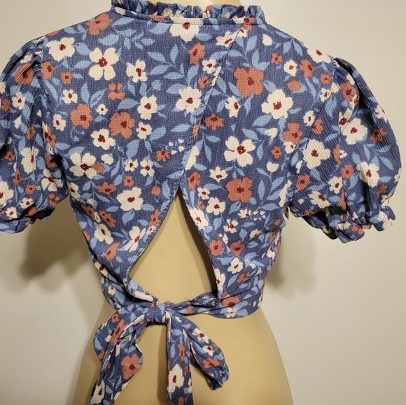 Monteau Tie Around Crop Top Vneck KeyHold Back Blue Floral Medium Summer - Picture 5 of 5